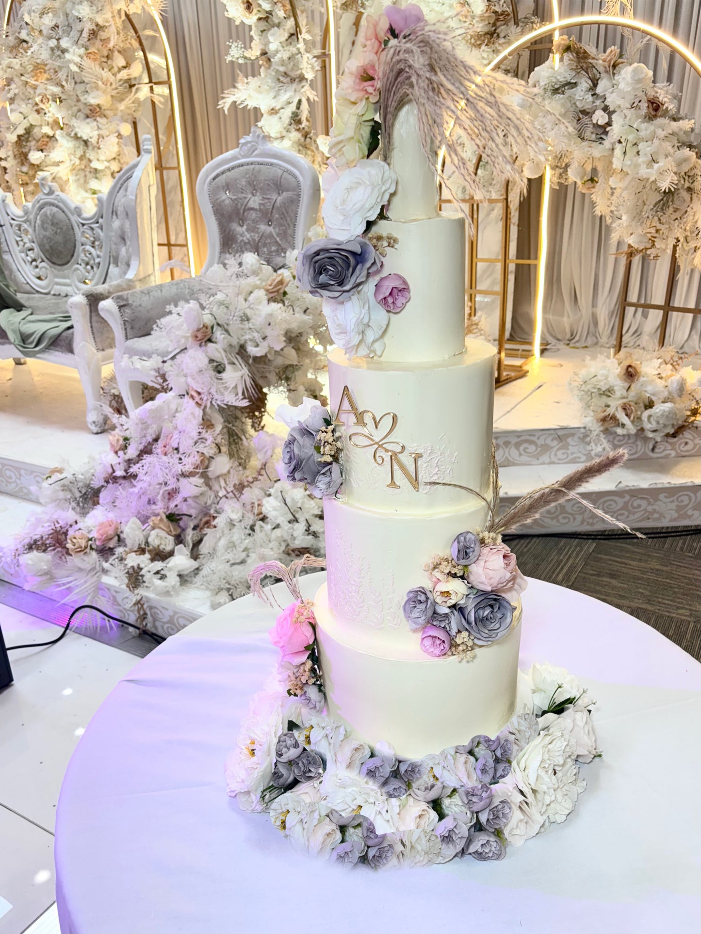 (1) 5 tier wedding cake