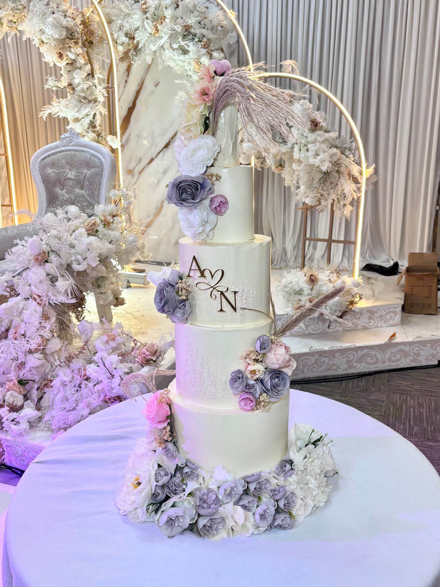 (1) 5 tier wedding cake