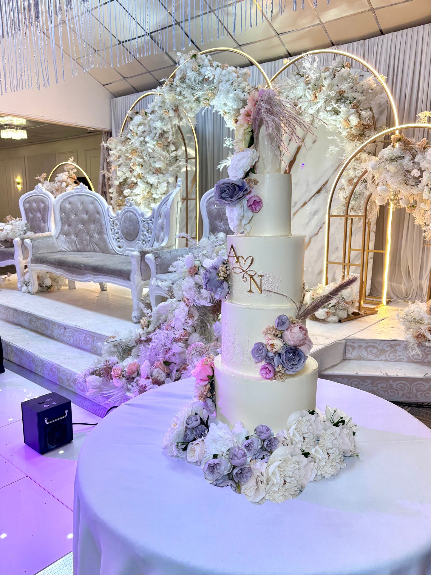 (1) 5 tier wedding cake