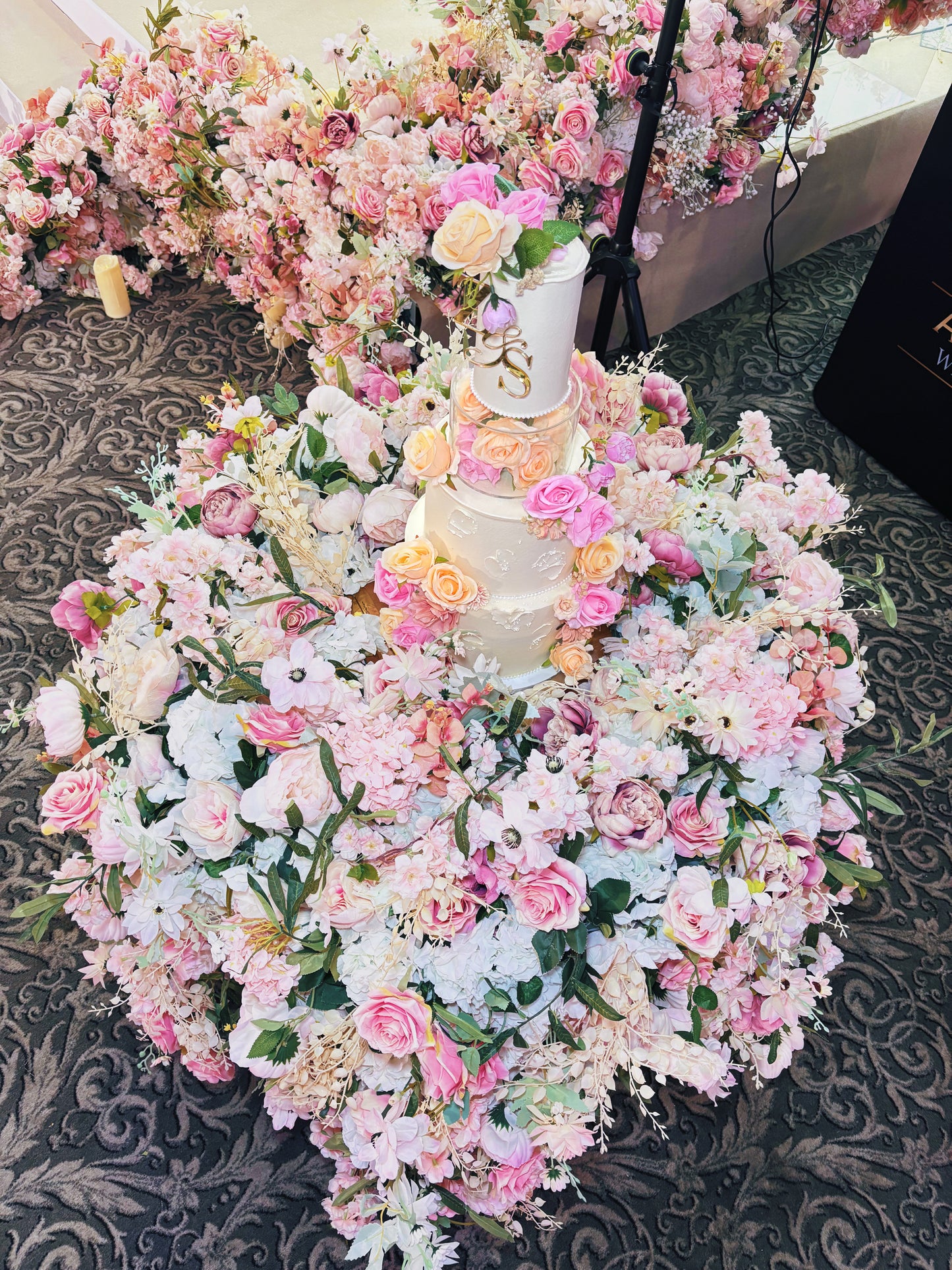 (1) 3 Tier Wedding Cake - inc acrylic tier separator